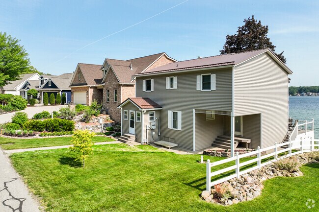 New Traditional homes along the lake are a great option for growing families in Angola.