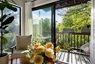 7704 SW Barnes Rd Unit D, Portland, OR 97225