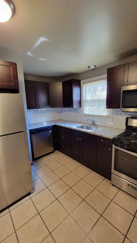 41 Gould Dr unit C, East Hartford, CT 06118 - photo 3