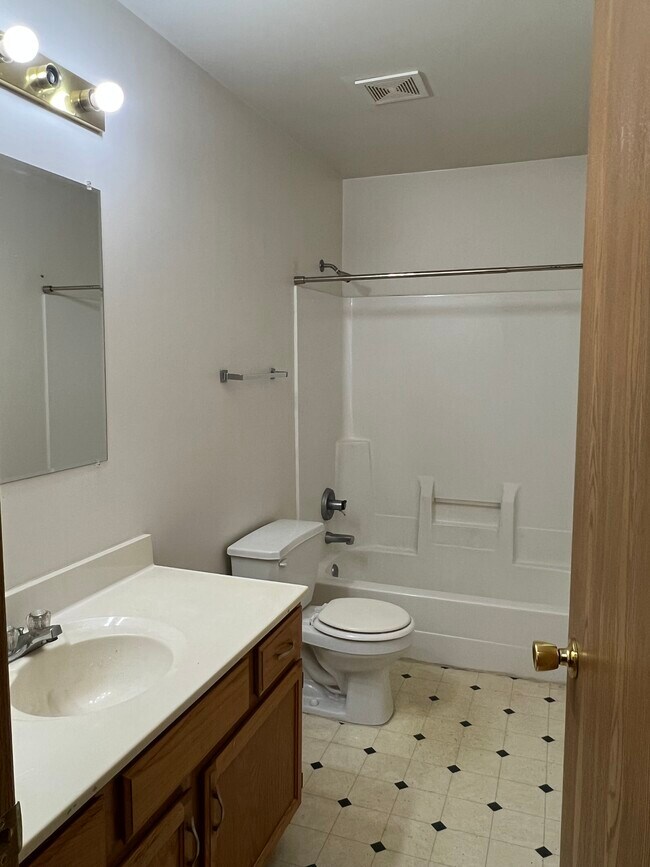 1155 N Indiana St unit B, Griffith, IN 46319 - photo 5