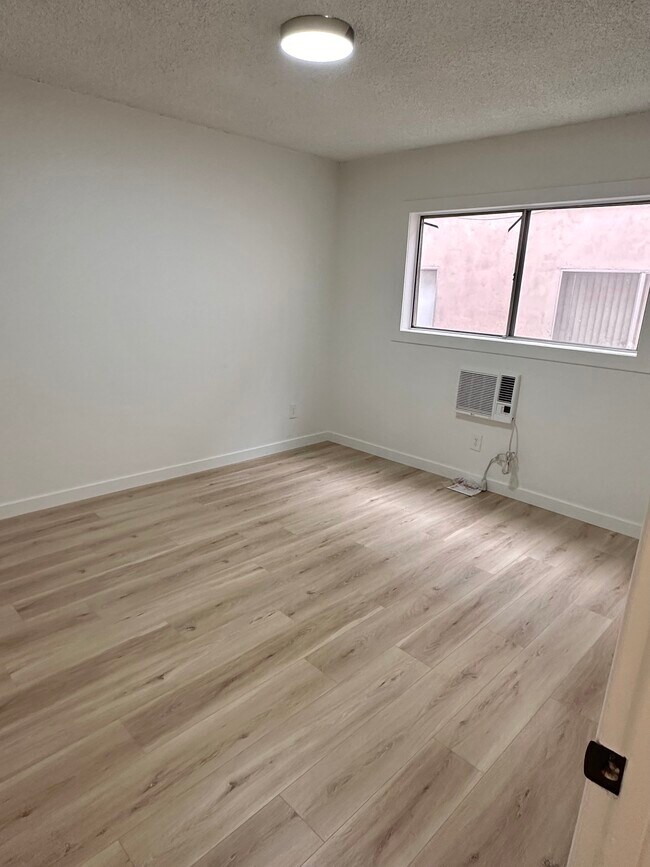 8200 Owensmouth Ave unit 6, Los Angeles, CA 91304 - photo 6