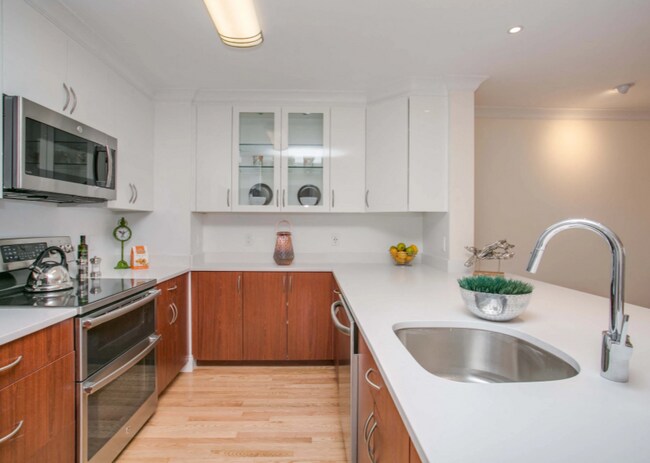 1441 Beacon St unit 616, Brookline, MA 02446 - photo 4