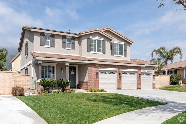 Big 3-car garage multi-story home in Coyote Canyon.