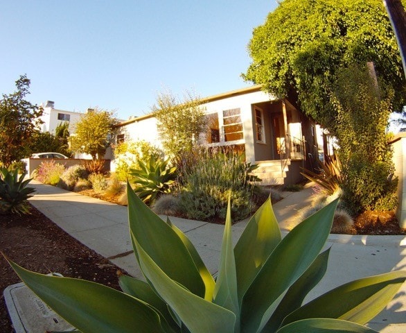 Rare freestanding home in prime SM location