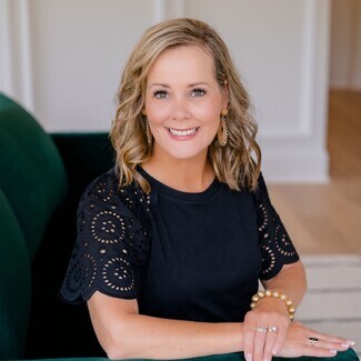 Lora Pfohl