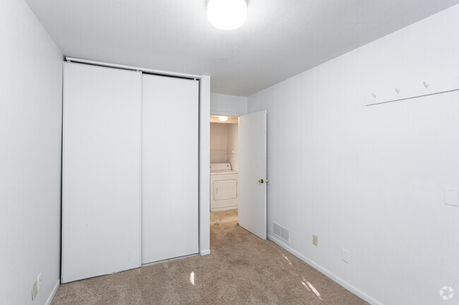 3BR, 2BA - 1120 SF