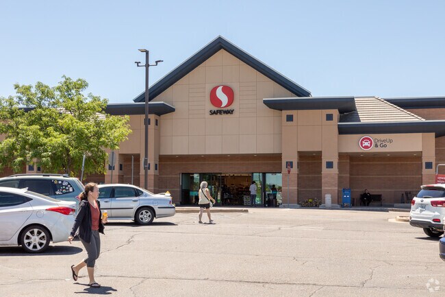 Hampden Villas residents are close to Safeway for their grocery needs.