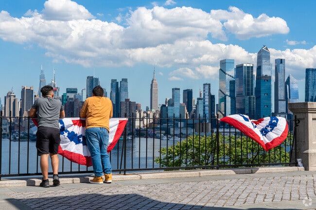 Weehawken residents can enjoy amazing views of the Hudson Bay and NYC skyline at Hamilton Park.