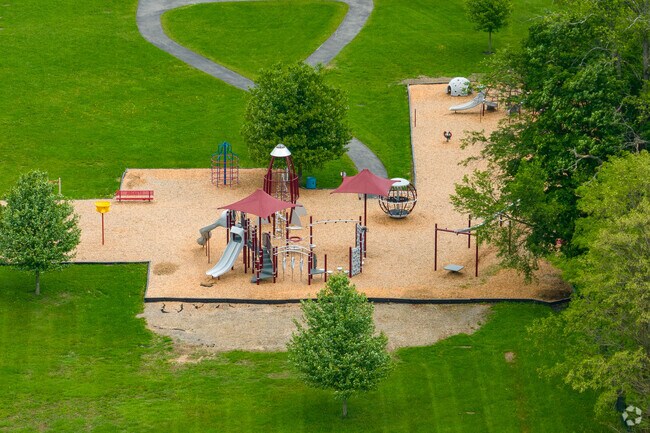 Deruyter Elementary School also has a moderately sized playground.