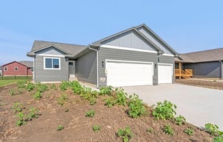 809 N Main St, Lennox, SD 57039