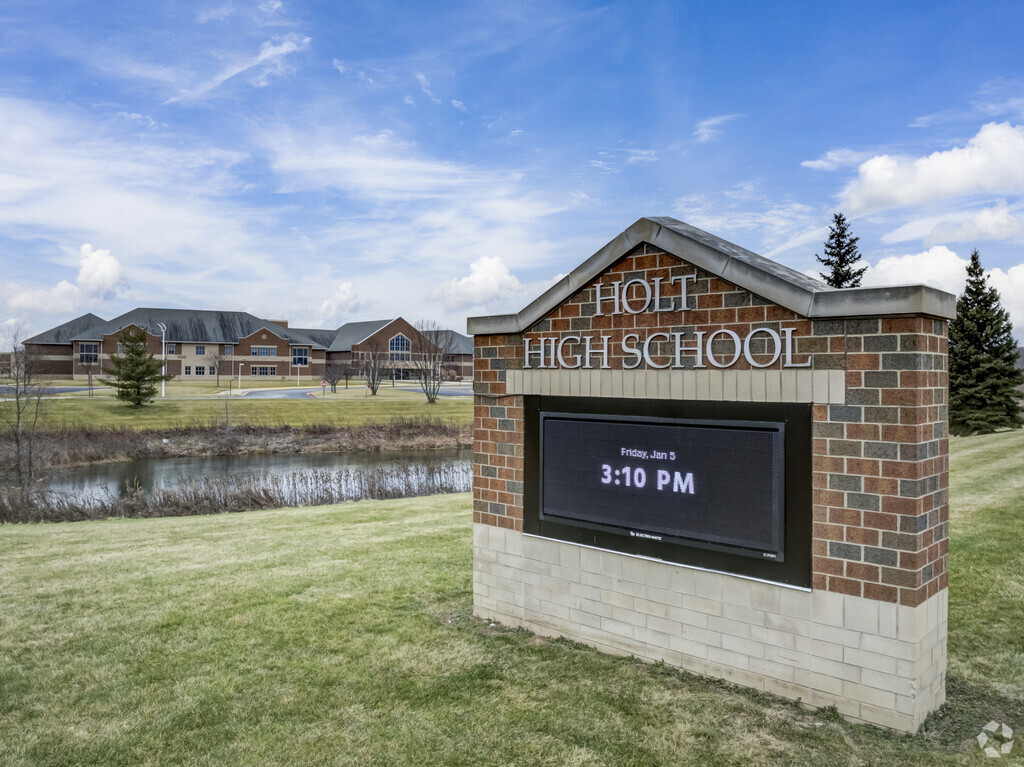 Holt Senior High School, Signage