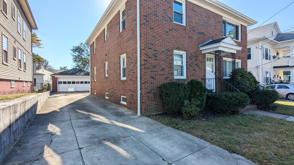 852 Smith St unit 2, Providence, RI 02908 - photo 1