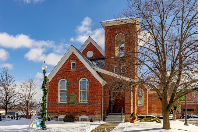 Built in 1885, the First Congregation Church building now houses the city's heritage museum.