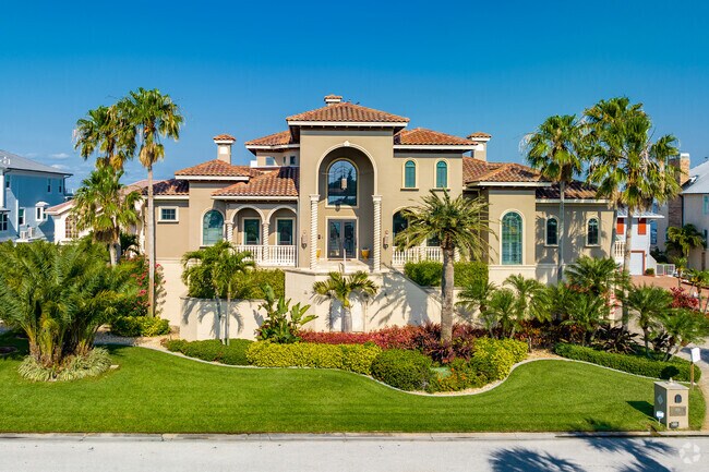 Homes right on the Gulf of Mexico enjoy beautiful sunsets in Flor-A-Mar.