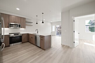 7044 SW Gonzaga St, Portland, OR 97223