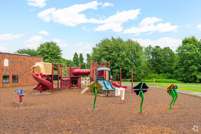 Simonian Center for Early Learning  offers excellent facilities for the kids to play on.