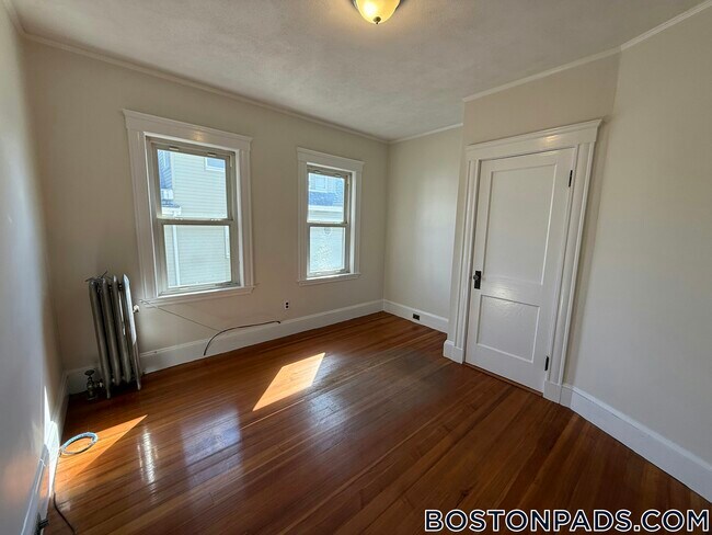 12 Eliot St, Medford, MA 02155 - photo 4