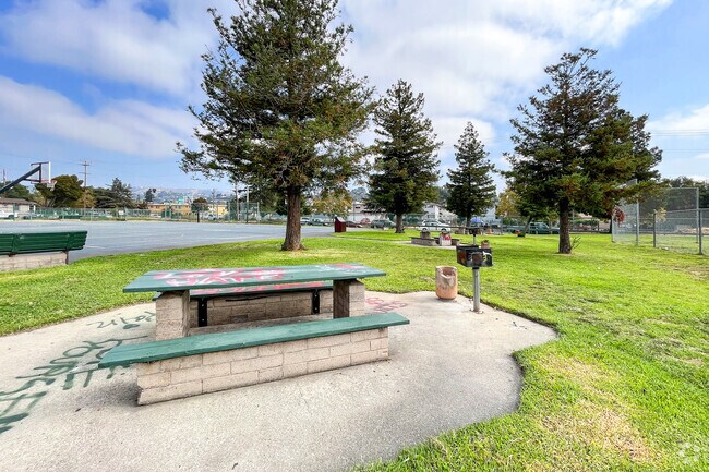 Verdese Carter Park in Durant Manor has space for picnics.