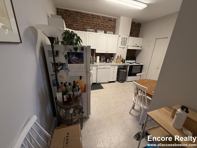 31 Stearns Rd unit 11-1, Brookline, MA 02446 - photo 3