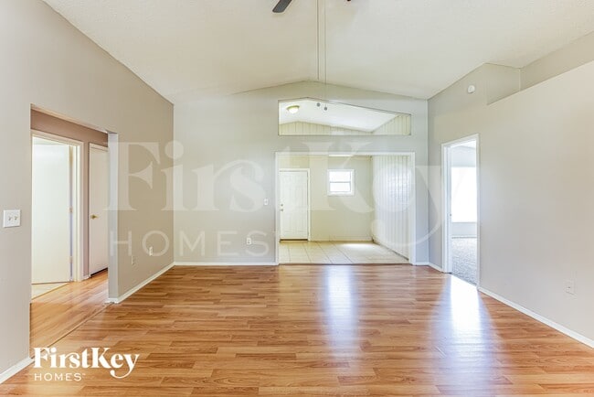 468 Emerald Cove Loop, Lakeland, FL 33813 - photo 2