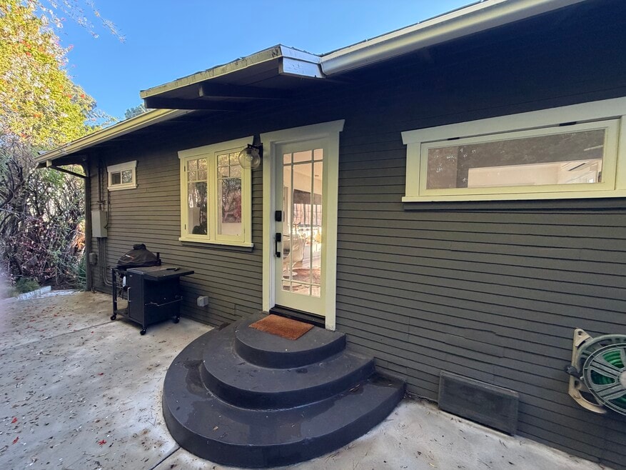 6124 Glen Tower St, Los Angeles, CA 90068 - photo 1