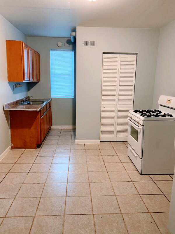 4851 S Ashland Ave unit 3R, Chicago, IL 60609 - photo 1