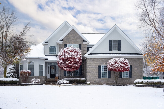 New traditional homes on large lots can be found in Clarence, NY.