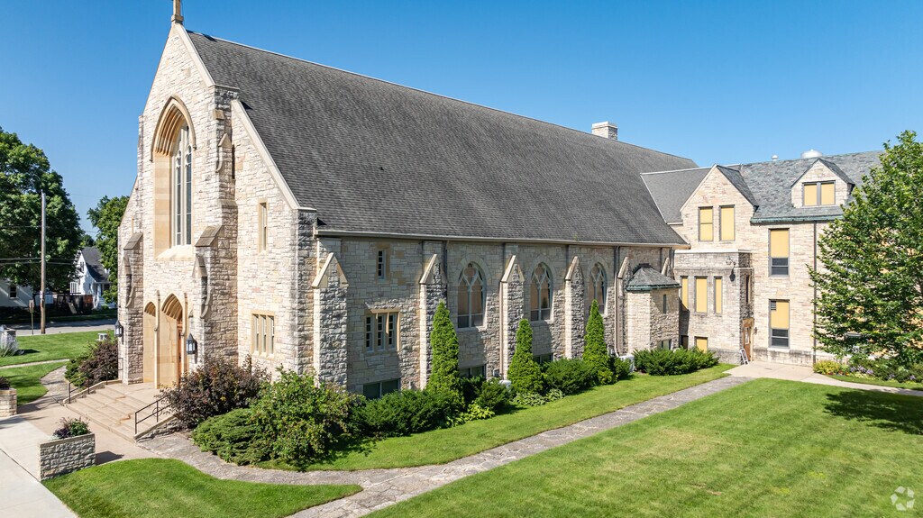 Holy Apostles Catholic School is a Private school that serves grades PK-8 in Green Bay, WI.