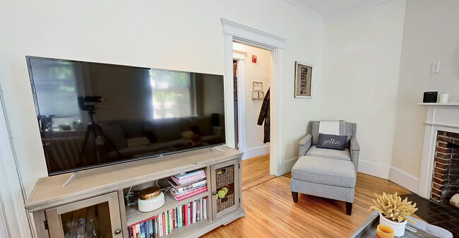 132 Myrtle St unit 2, Boston, MA 02114 - photo 2