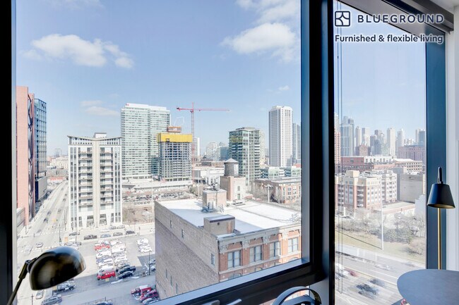 730 W Couch Place unit FL13-ID636, Chicago, IL 60661 - photo 5