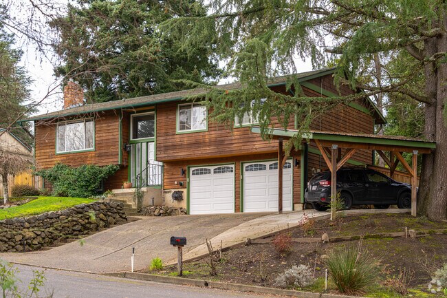 Northwestern split-level rancher homes are plentiful in Downtown Tigard.