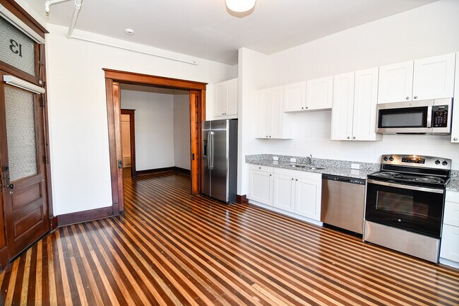 32 W Main St unit 201, Marshalltown, IA 50158 - photo 5