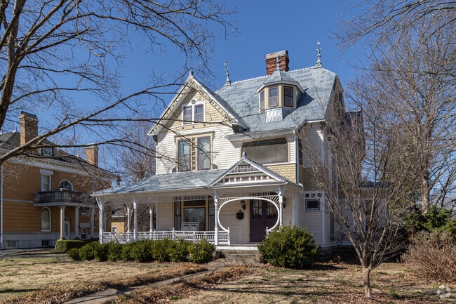 Carthage has a surprisingly large number of Victorian homes.