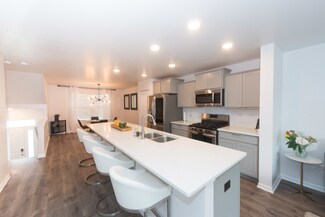 1 Neudearborn Ln, Naperville, IL 60563