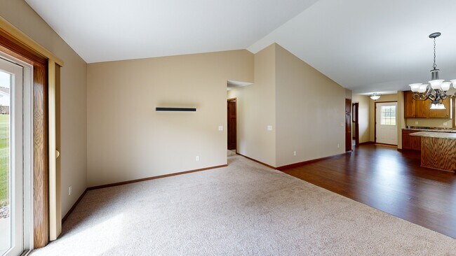 422 Daniels Ct, Sauk Rapids, MN 56379 - photo 2