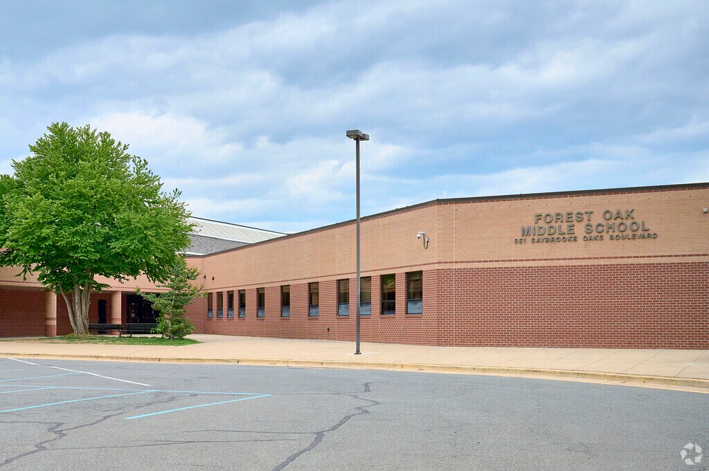 Forest Oak Middle provides education to students living in the Gaithersburg area.