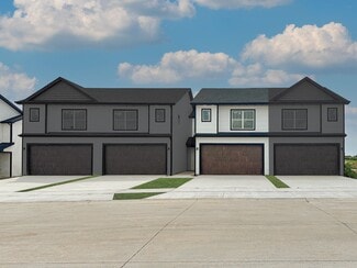 5934 Butterfield Dr, Bettendorf, IA 52722