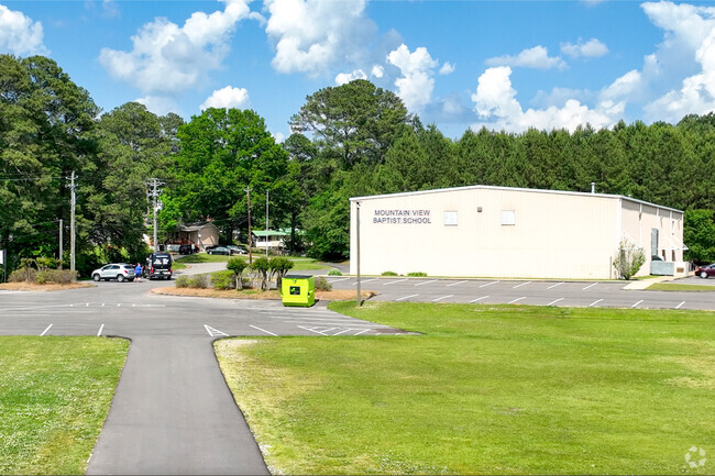 Mountain View Baptist School teaches k4-12th grades.