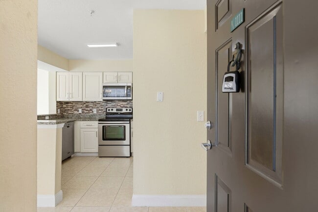 13839 Fairway Island Dr unit 1111, Orlando, FL 32837 - photo 3