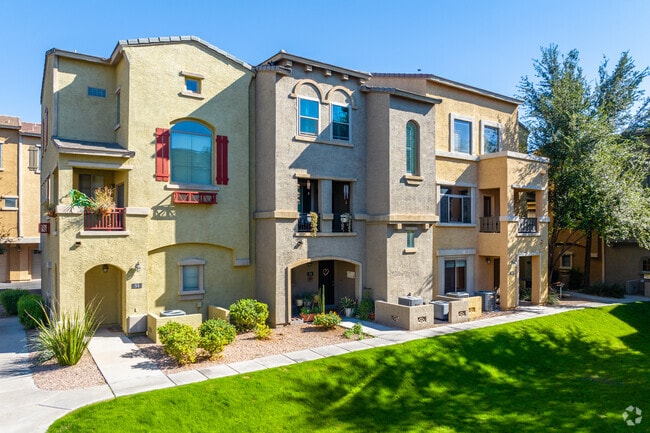 North Central Phoenix's townhomes offer chic living in the heart of a vibrant community.