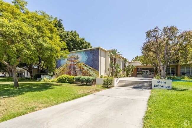 Mark Twain Middle School Front of school