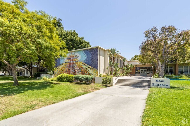 Mark Twain Middle School Front of school