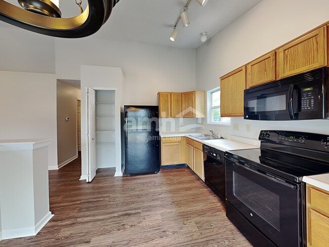 1090 Meadowview Ct, Franklin, IN 46131 - photo 5