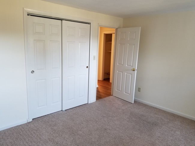 Garden Style Apartments in a park like setting., Wethersfield, CT 06109 - photo 6