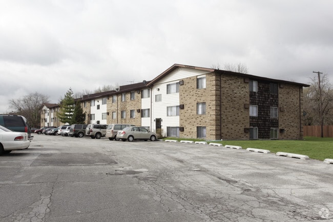 Birchwood Apartments, Merrillville, IN 46410 - photo 3