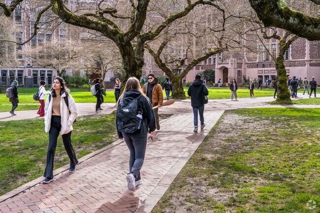 Bryant is located close to University of Washington Seattle Campus.