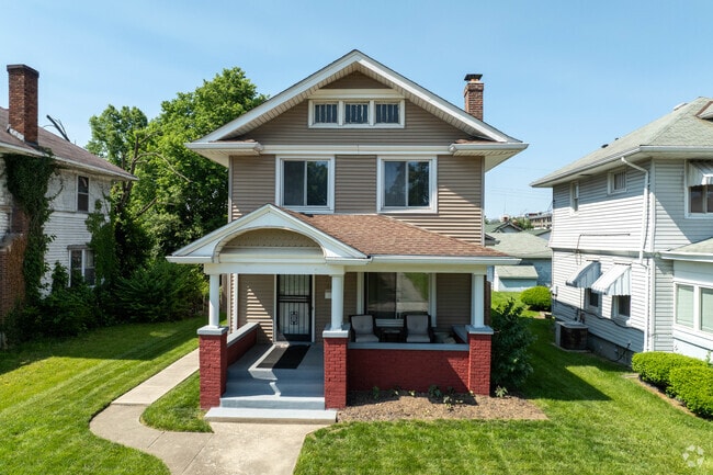 Foursquare-style homes are found throughout the Prospect neighborhood.