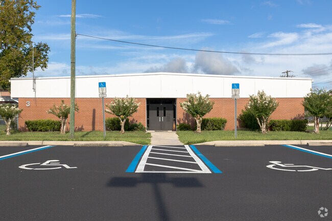 Medulla Elementary offers a skateboard building class that mixes art and STEM.