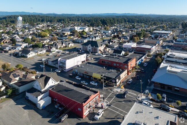 Enjoy parks, schools and shopping all around Rosewood.