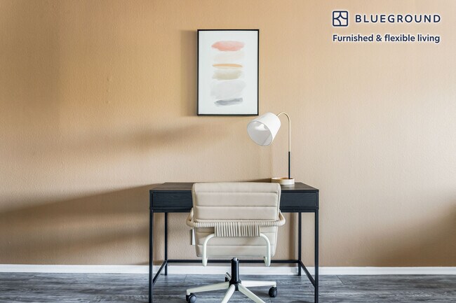 110 S Sweetzer Ave unit FL2-ID1107, Los Angeles, CA 90048 - photo 4